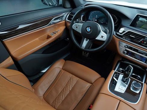 Used 2022 BMW 740i w/ M Sport Package RWD image 23