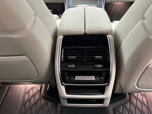 Certified 2025 BMW X7 M60i AWD/4WD image 11