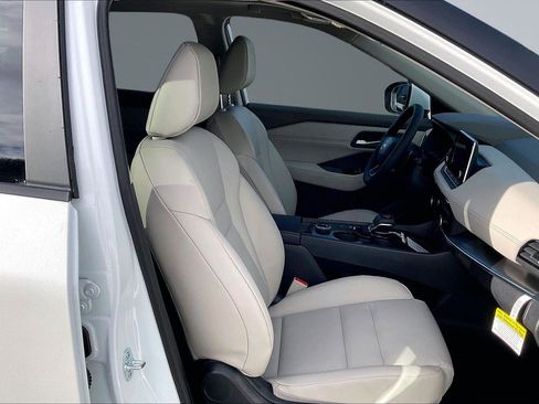 New 2026 Nissan Rogue Platinum w/ Platinum Premium Package AWD/4WD image 9