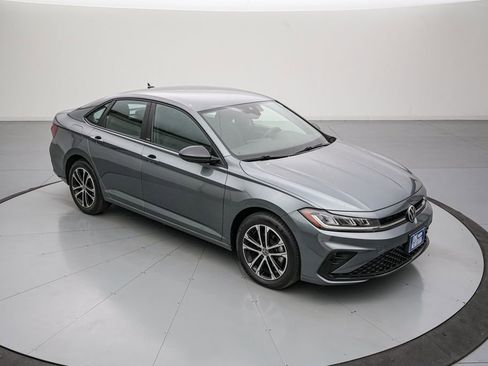 Used 2025 Volkswagen Jetta Sport FWD image 2