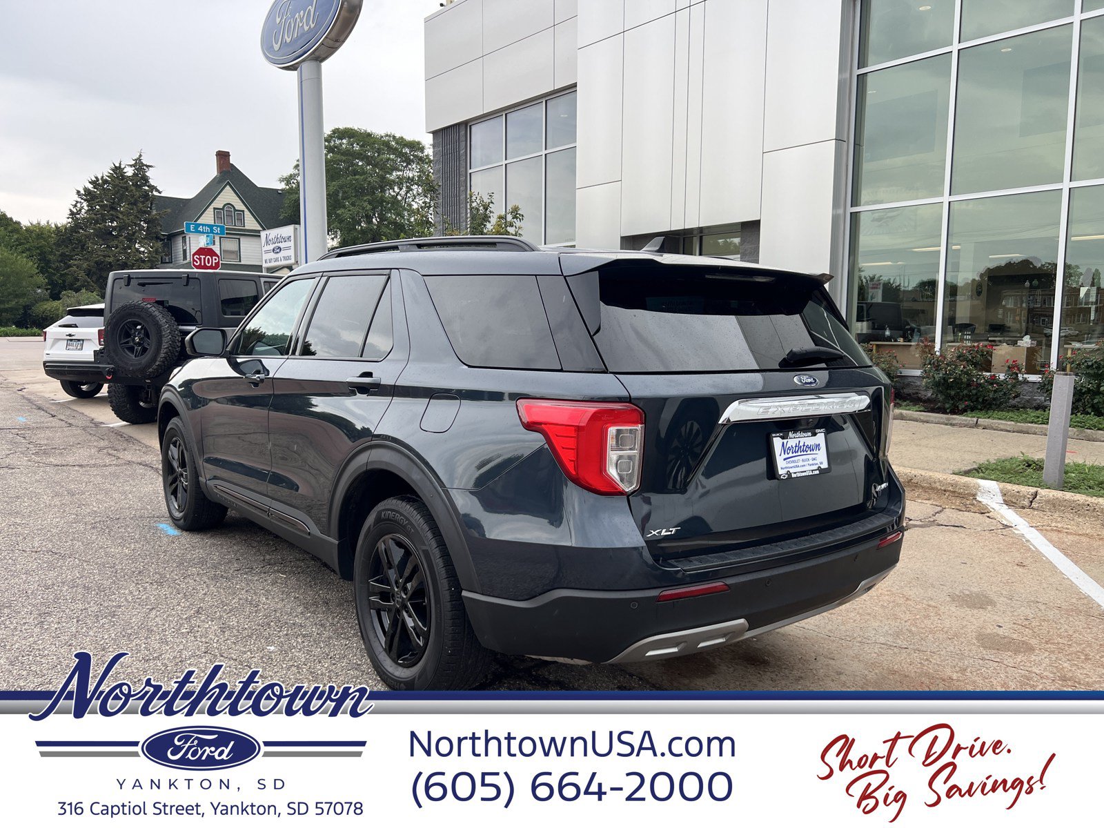 Used 2024 Ford Explorer XLT w/ Equipment Group 202A AWD/4WD image 7