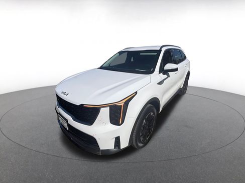 Used 2024 Kia Sorento S image 4