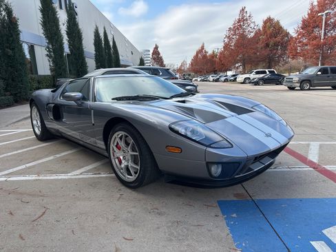 Used 2006 Ford GT image 9