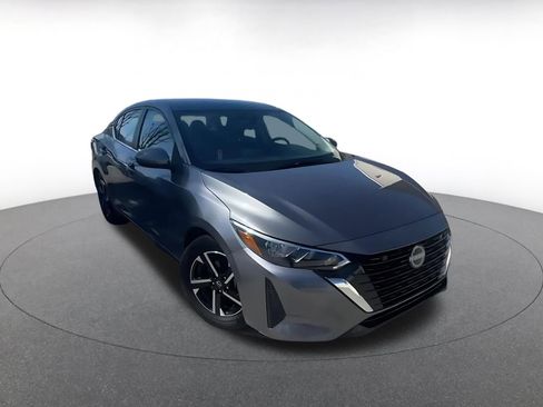 Used 2025 Nissan Sentra SV image 3