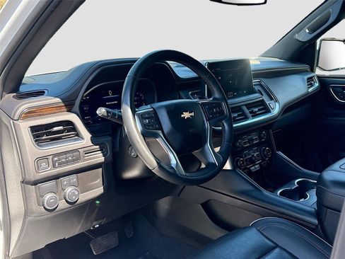 Used 2023 Chevrolet Suburban Premier image 9