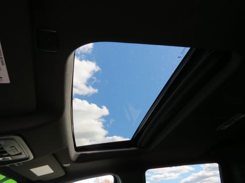 Certified 2023 GMC Sierra 1500 AT4 w/ Technology Package image 23