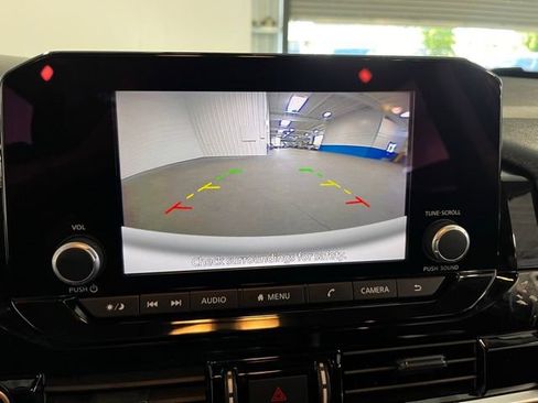 Used 2024 Nissan Pathfinder SV FWD image 26