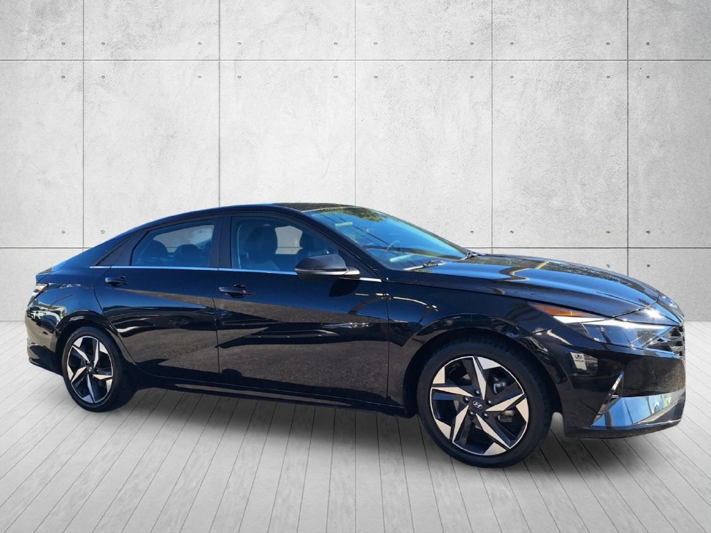 Used 2022 Hyundai Elantra Limited w/ Cargo Package FWD image 3