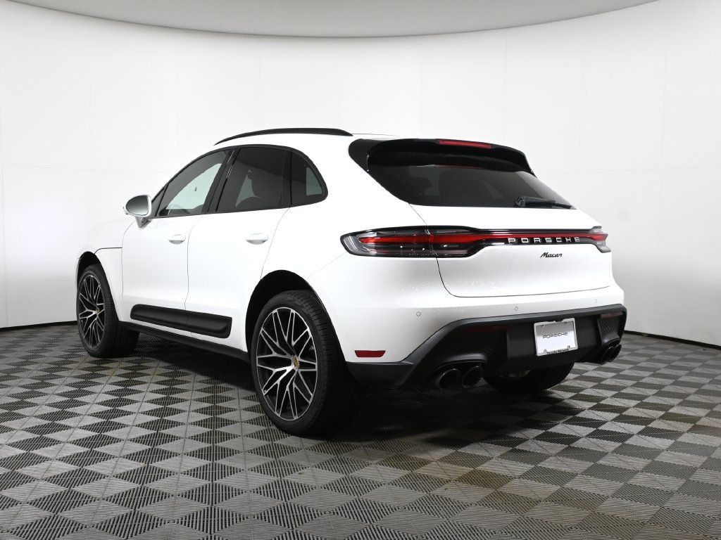 Used 2026 Porsche Macan AWD/4WD image 3