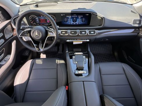 New 2026 Mercedes-Benz GLS 450 4MATIC image 28