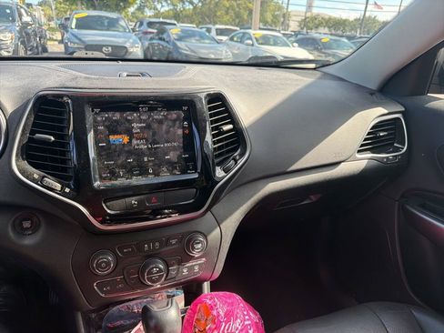 Used 2019 Jeep Cherokee Limited FWD image 7