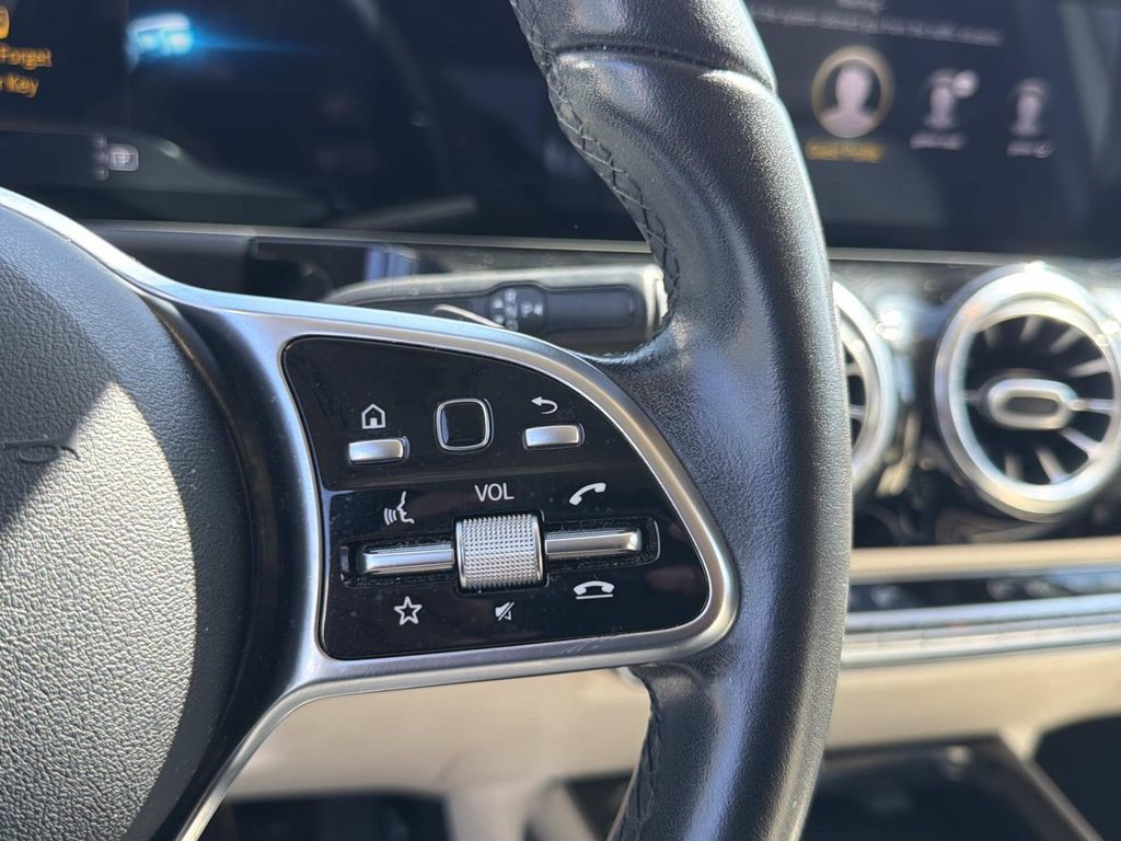 Used 2021 Mercedes-Benz GLA 250 w/ Premium Package image 19