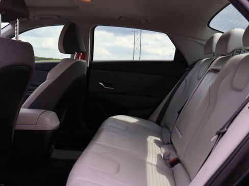 Used 2024 Hyundai Elantra Limited FWD image 16