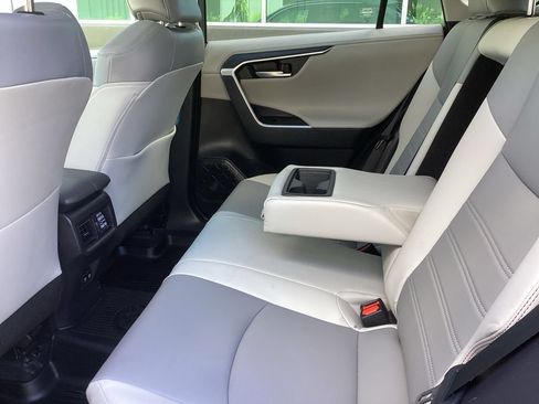 Used 2020 Toyota RAV4 Limited w/ Carpet Mat Package AWD/4WD image 6