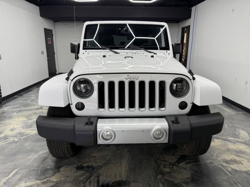 Used 2017 Jeep Wrangler Unlimited Sahara w/ Max Tow Package AWD/4WD image 7