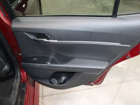 Used 2018 Toyota Camry SE FWD image 25