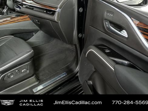 Used 2024 Cadillac Escalade ESV Premium Luxury image 27