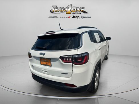 Used 2025 Jeep Compass Latitude AWD/4WD image 8