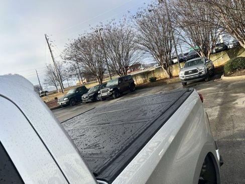 Used 2021 Chevrolet Silverado 1500 LT image 12