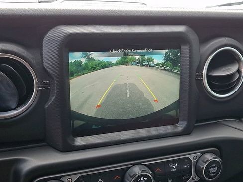 Used 2022 Jeep Wrangler Unlimited Sahara w/ Cold Weather Group AWD/4WD image 21
