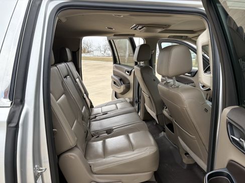 Used 2018 Chevrolet Suburban LT image 13