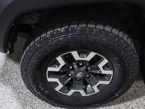 Used 2023 Toyota Tacoma TRD Off-Road w/ Technology Package AWD/4WD image 11