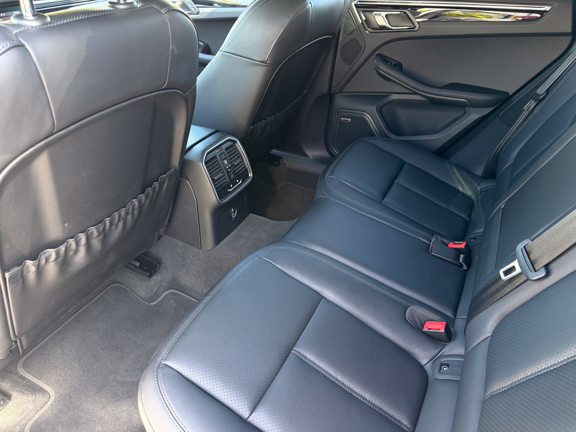 Used 2026 Porsche Macan AWD/4WD image 30