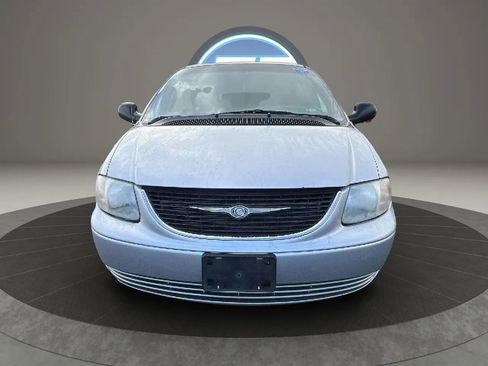 Used 2004 Chrysler Town & Country Touring FWD image 17