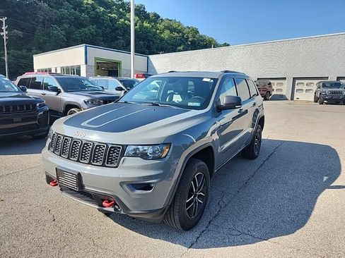 Used 2020 Jeep Grand Cherokee Trailhawk w/ Trailhawk Luxury Group AWD/4WD image 3
