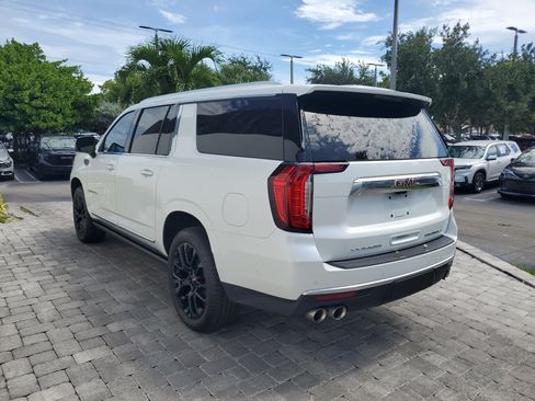 Used 2023 GMC Yukon XL Denali w/ Denali Reserve Package AWD/4WD image 4