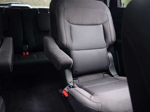 Used 2022 Ford Explorer XLT image 17