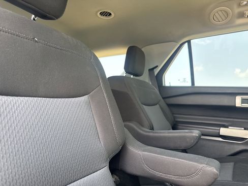Used 2022 Ford Explorer XLT RWD image 36