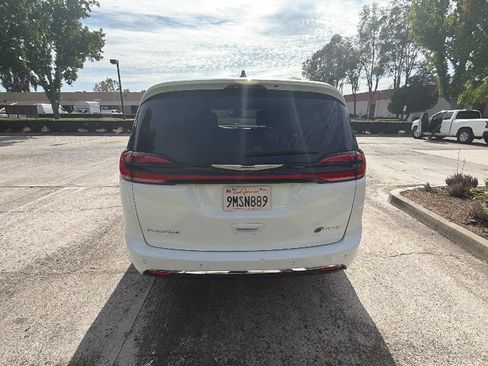 Used 2024 Chrysler Pacifica Limited FWD image 7