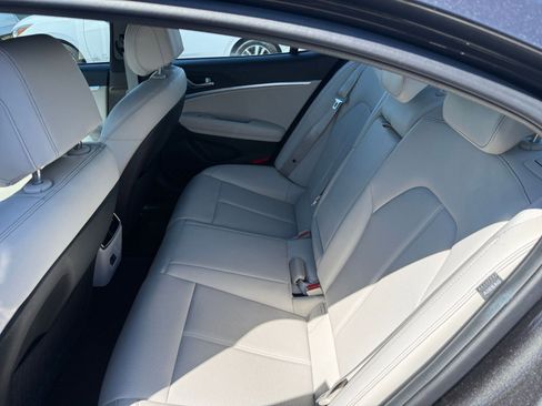Used 2025 Genesis G70 2.5T AWD/4WD image 25