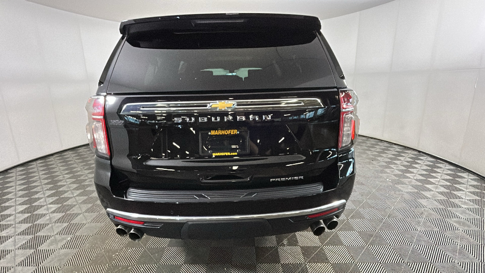 Used 2021 Chevrolet Suburban Premier w/ Premium Package RWD image 4