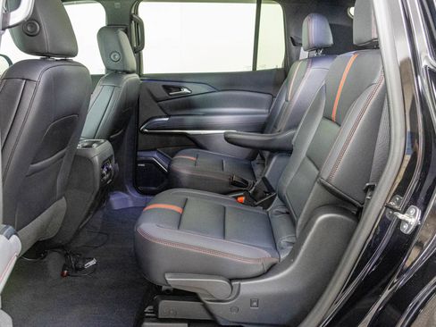 Used 2024 Chevrolet Traverse RS FWD image 43