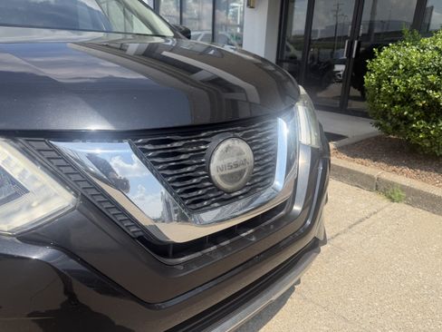 Used 2018 Nissan Rogue SV FWD image 20