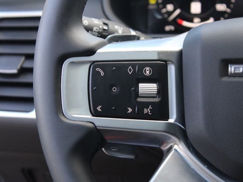 Certified 2025 Land Rover Discovery Dynamic SE image 17