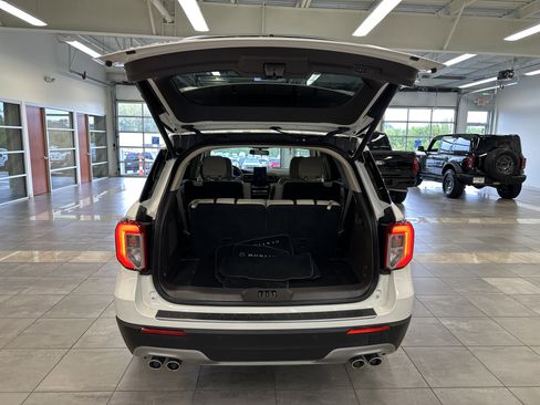 Used 2022 Ford Explorer Platinum w/ Equipment Group 601A image 32