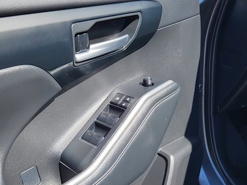 Used 2024 Toyota Highlander XLE image 7