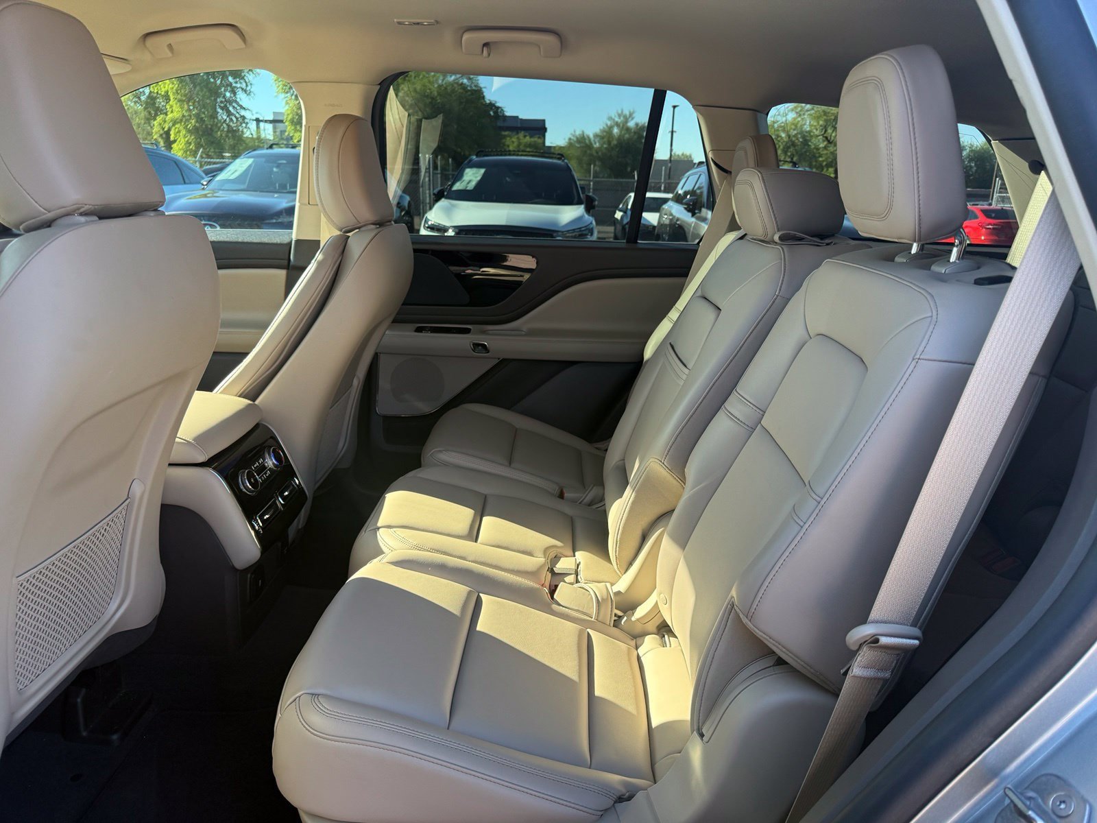 Used 2024 Lincoln Aviator 2WD image 11