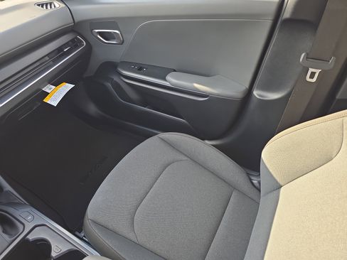 Certified 2025 Kia K4 LX image 17
