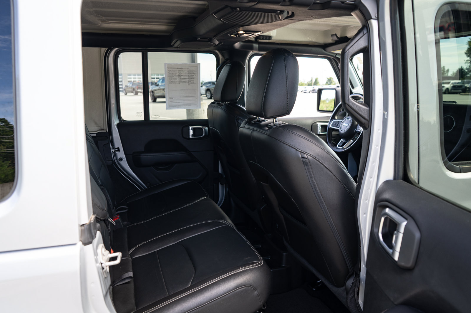 Used 2023 Jeep Wrangler Unlimited Sahara w/ Cold Weather Group AWD/4WD image 20