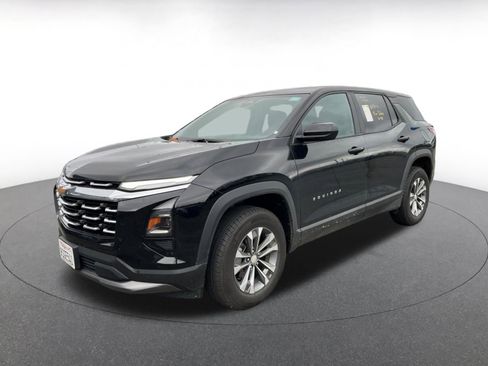 Used 2025 Chevrolet Equinox LT image 3