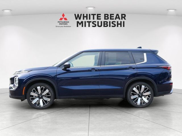 Used 2025 Mitsubishi Outlander SE AWD/4WD image 3