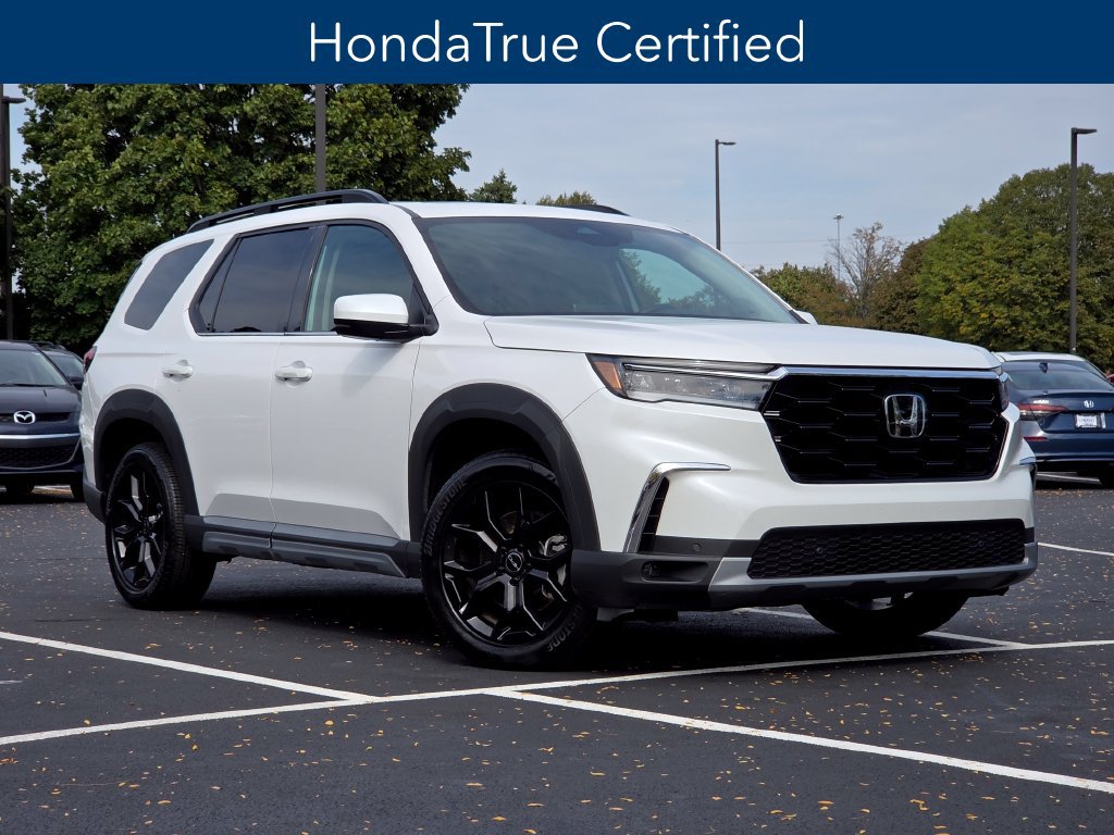 Certified 2025 Honda Pilot Touring image 3