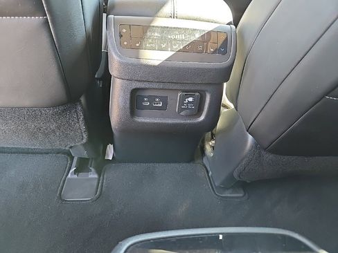 Used 2022 Nissan Pathfinder Platinum image 13