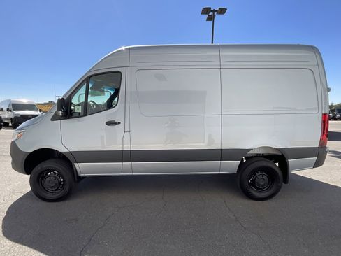 Used 2025 Mercedes-Benz Sprinter 2500 image 10