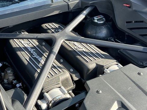 Used 2020 Lamborghini Huracan EVO image 40