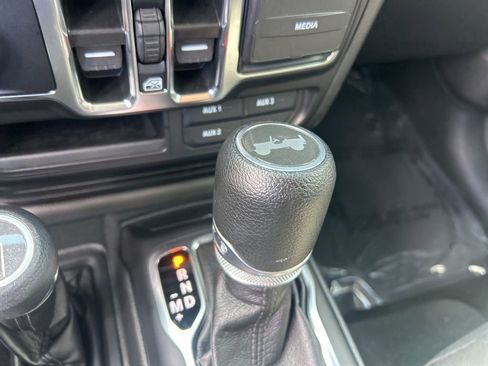 Used 2022 Jeep Wrangler Unlimited Sport image 13